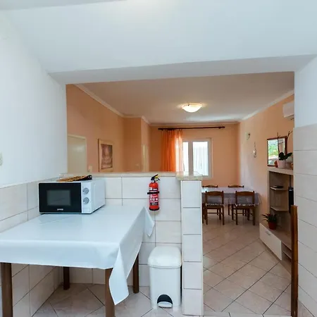 بيت للعطل House Nenad