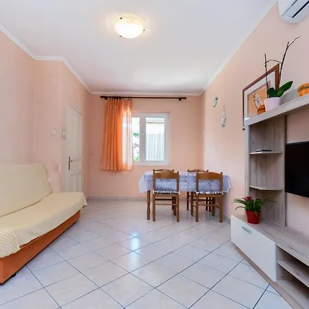 House Nenad لوبار