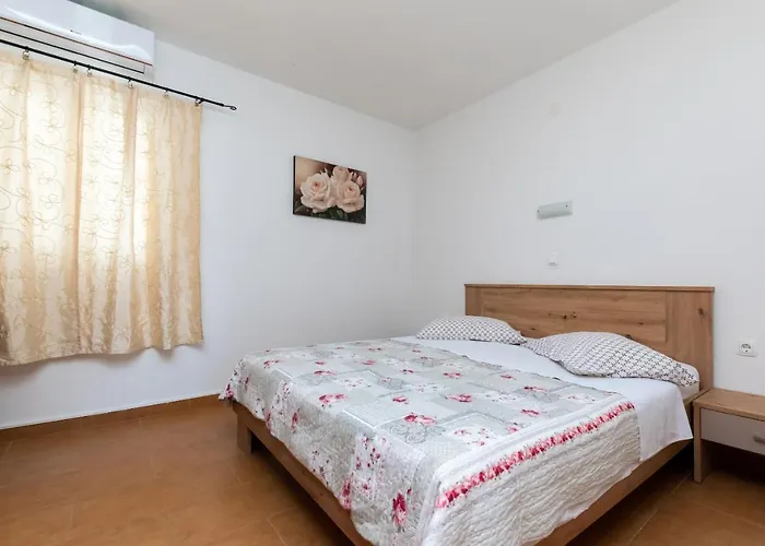 House Nenad * Lopar